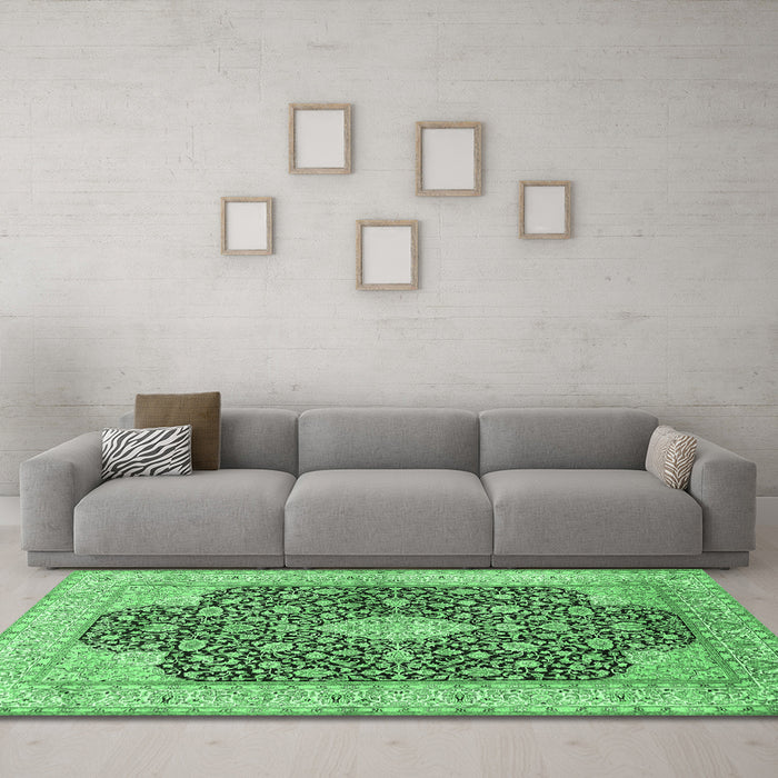 Machine Washable Medallion Emerald Green Traditional Area Rugs in a Living Room,, wshtr373emgrn