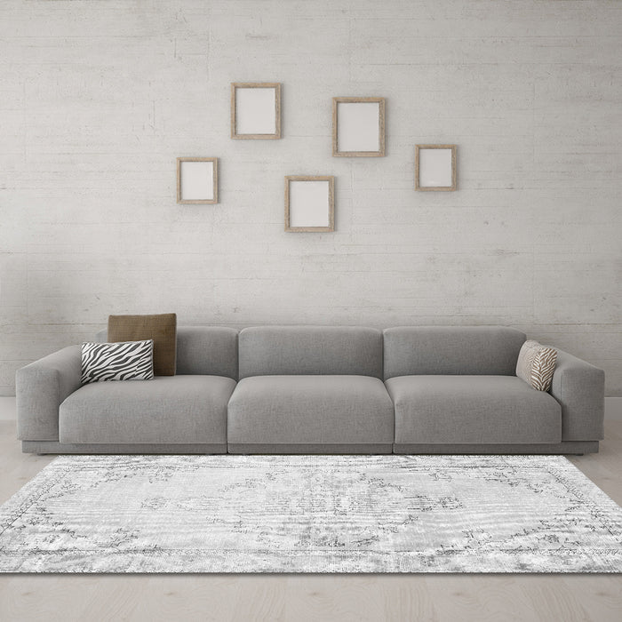 Machine Washable Persian Gray Traditional Rug in a Living Room,, wshtr3740gry