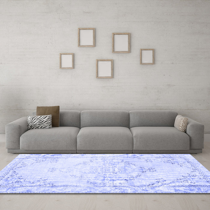 Machine Washable Persian Blue Traditional Rug in a Living Room, wshtr3740blu