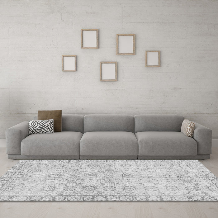 Machine Washable Persian Gray Traditional Rug in a Living Room,, wshtr3741gry