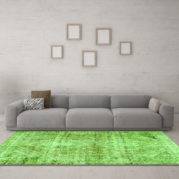 Machine Washable Persian Green Traditional Area Rugs in a Living Room,, wshtr3742grn