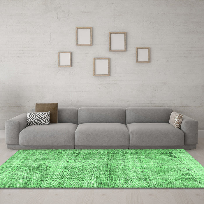 Machine Washable Persian Emerald Green Traditional Area Rugs in a Living Room,, wshtr3742emgrn