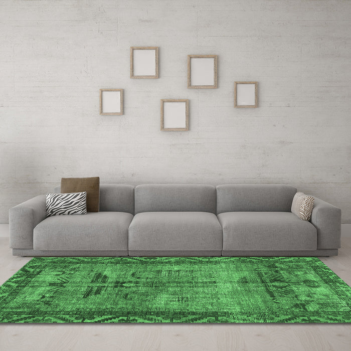 Machine Washable Persian Emerald Green Traditional Area Rugs in a Living Room,, wshtr3745emgrn
