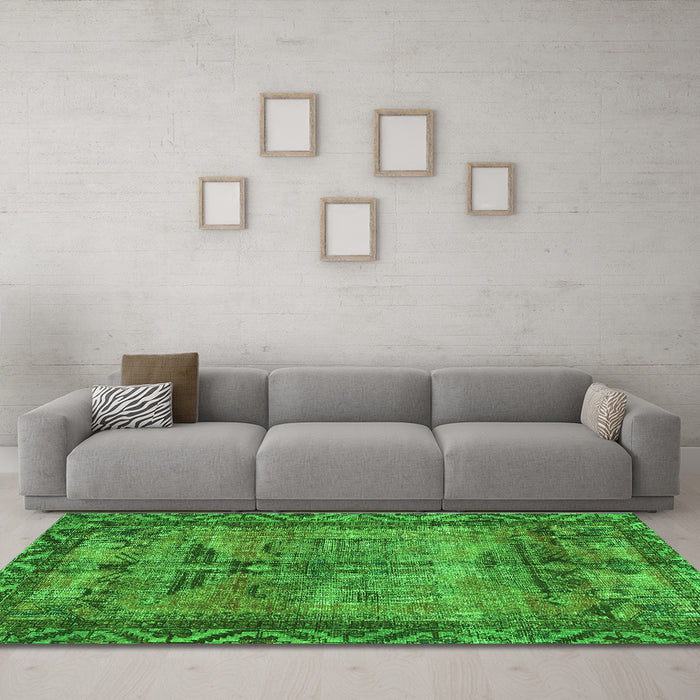 Machine Washable Persian Green Traditional Area Rugs in a Living Room,, wshtr3745grn