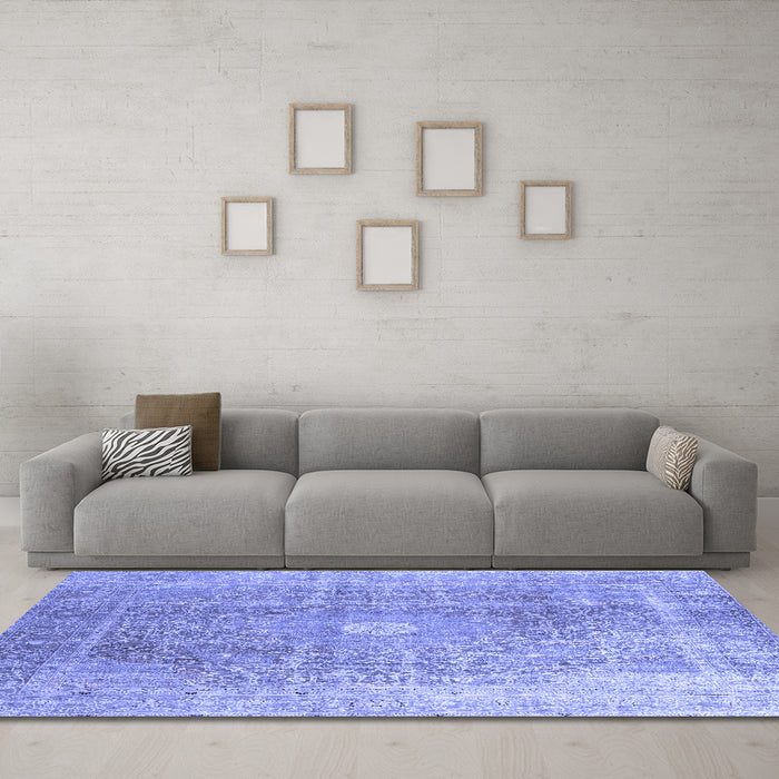 Machine Washable Persian Blue Traditional Rug in a Living Room, wshtr3747blu