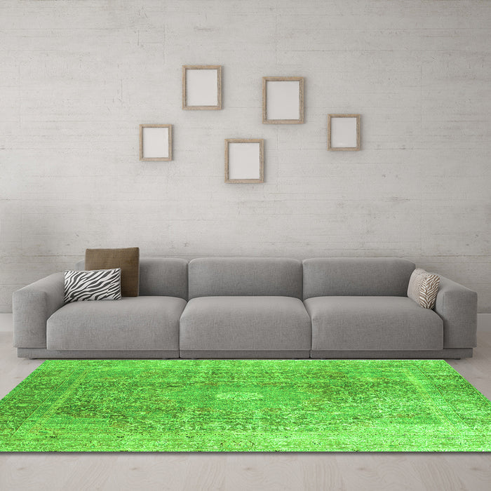Machine Washable Persian Green Traditional Area Rugs in a Living Room,, wshtr3747grn
