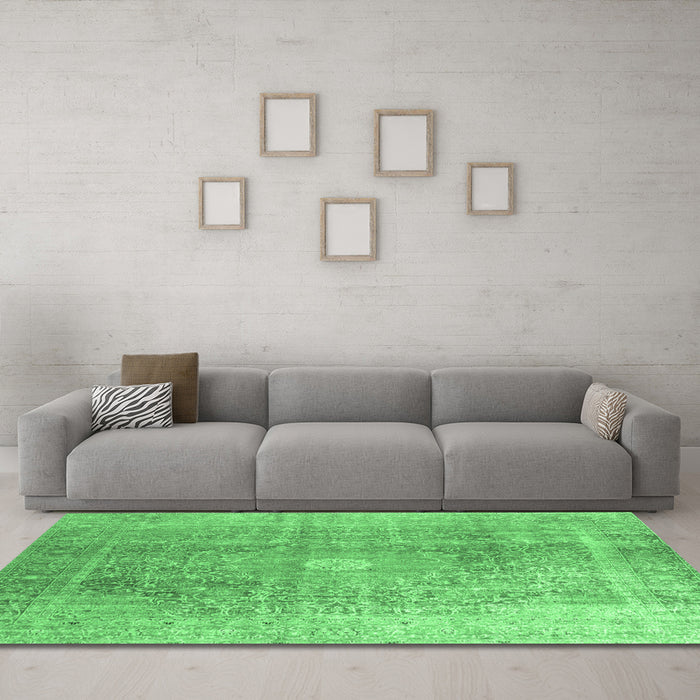 Machine Washable Persian Emerald Green Traditional Area Rugs in a Living Room,, wshtr3747emgrn