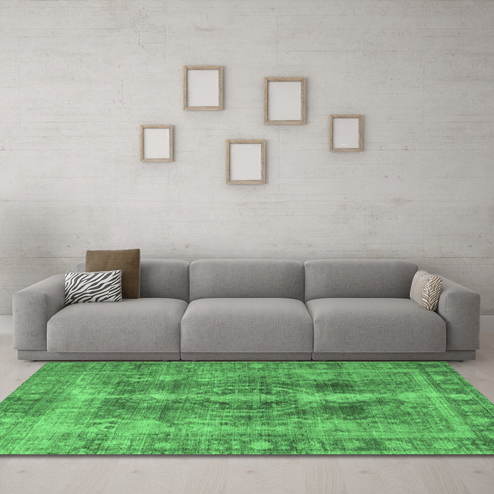 Machine Washable Persian Emerald Green Traditional Area Rugs in a Living Room,, wshtr3748emgrn