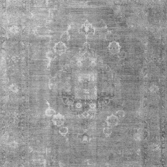 Serging Thickness of Machine Washable Persian Gray Traditional Rug, wshtr3749gry