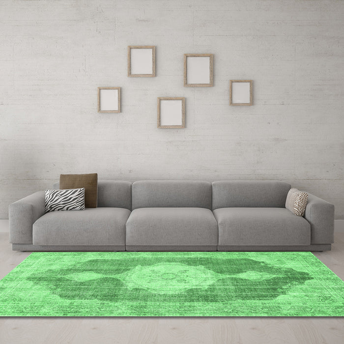Machine Washable Persian Emerald Green Traditional Area Rugs in a Living Room,, wshtr3750emgrn