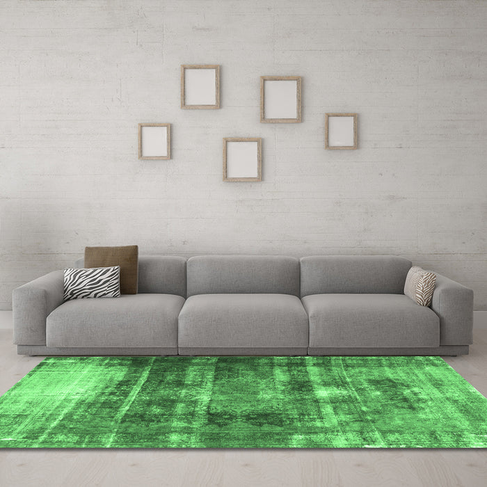 Machine Washable Persian Emerald Green Traditional Area Rugs in a Living Room,, wshtr3751emgrn