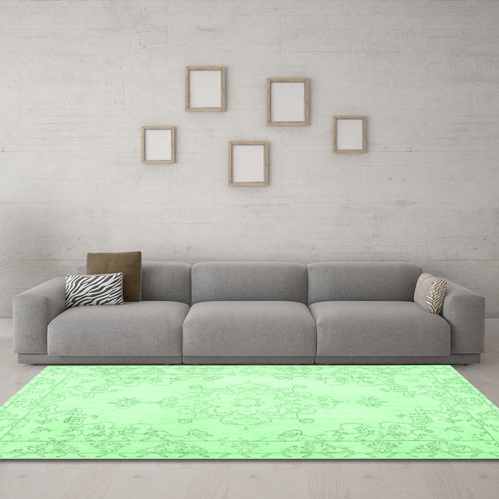 Machine Washable Persian Emerald Green Traditional Area Rugs in a Living Room,, wshtr3753emgrn