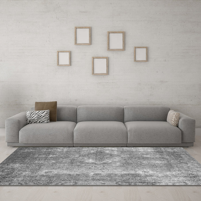 Machine Washable Persian Gray Traditional Rug in a Living Room,, wshtr3756gry