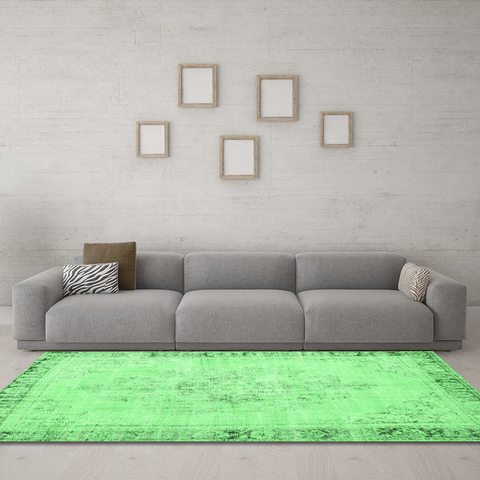 Machine Washable Persian Emerald Green Traditional Area Rugs in a Living Room,, wshtr3759emgrn