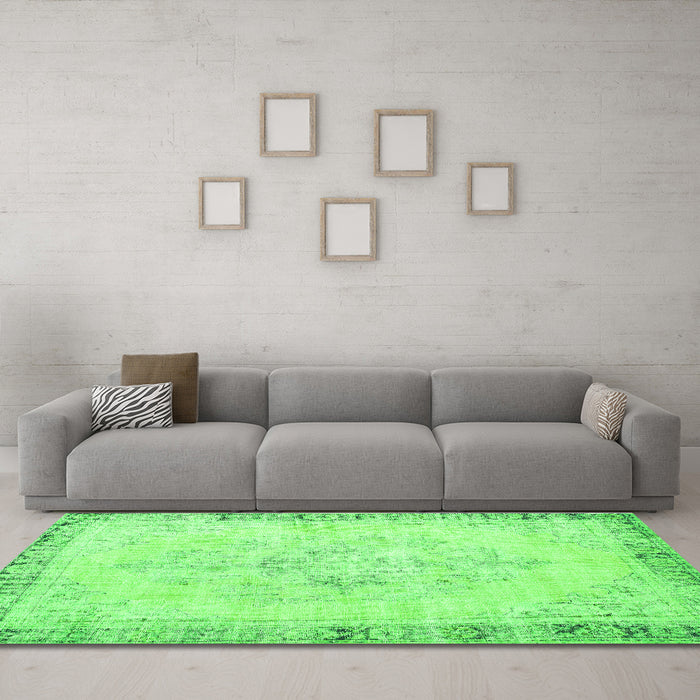 Machine Washable Persian Green Traditional Area Rugs in a Living Room,, wshtr3759grn