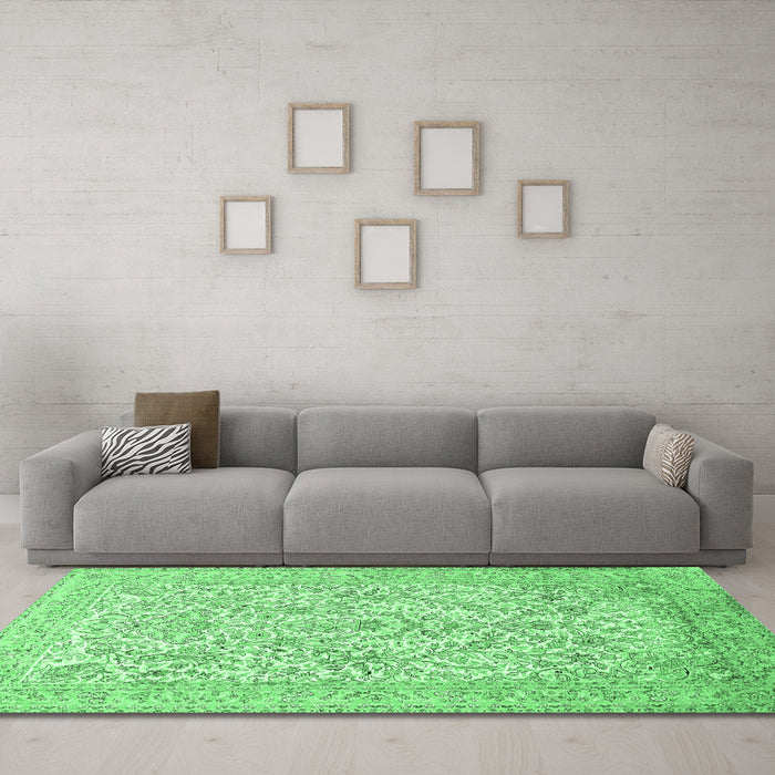 Machine Washable Persian Emerald Green Traditional Area Rugs in a Living Room,, wshtr375emgrn