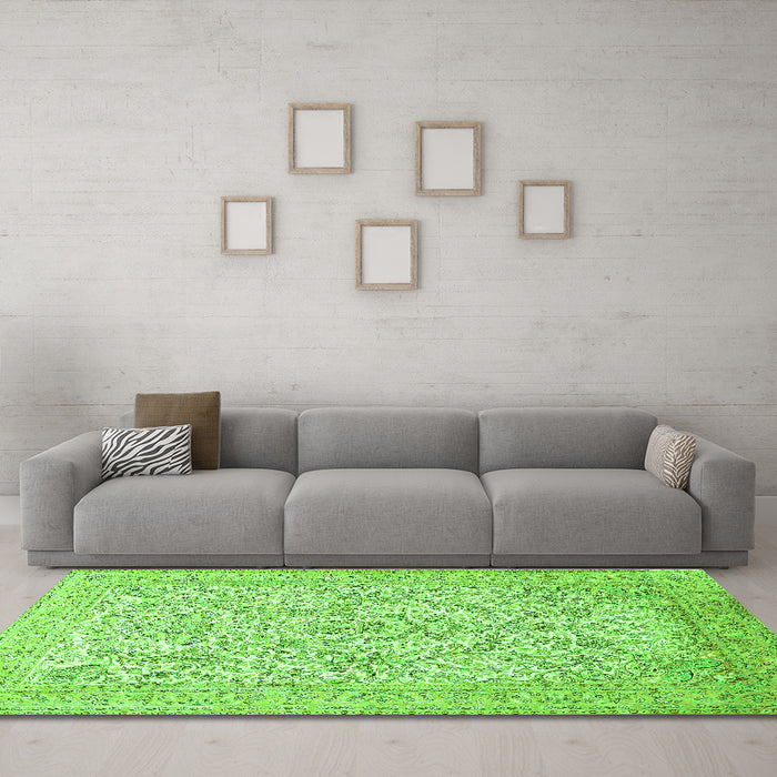 Machine Washable Persian Green Traditional Area Rugs in a Living Room,, wshtr375grn