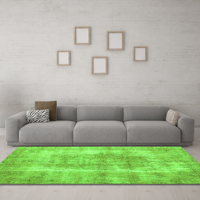 Machine Washable Persian Green Traditional Area Rugs in a Living Room,, wshtr3760grn