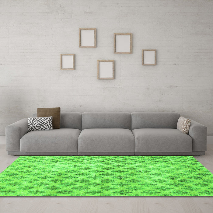 Machine Washable Persian Green Traditional Area Rugs in a Living Room,, wshtr3762grn