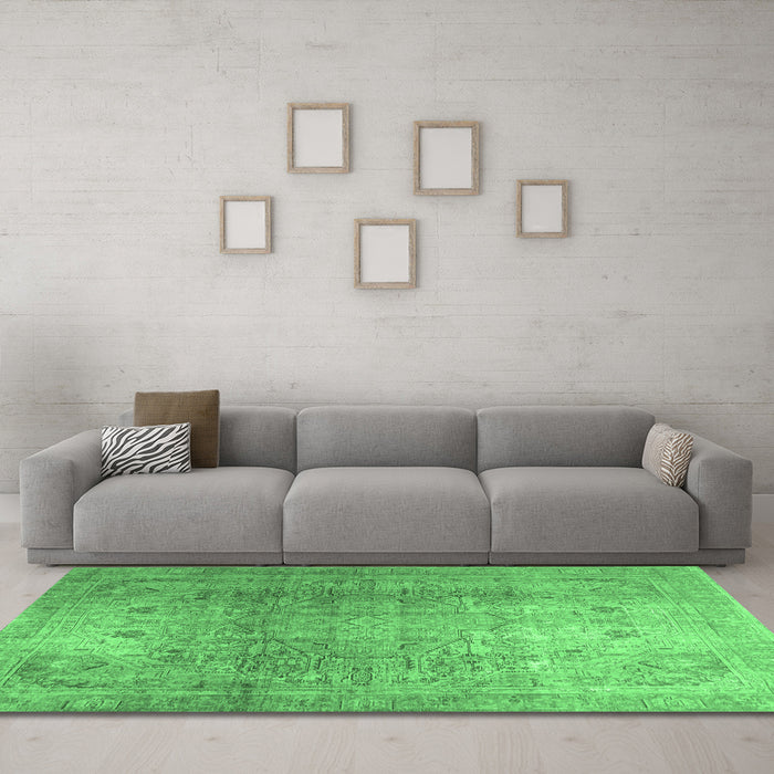 Machine Washable Persian Emerald Green Traditional Area Rugs in a Living Room,, wshtr3764emgrn