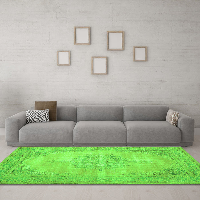 Machine Washable Persian Green Traditional Area Rugs in a Living Room,, wshtr3768grn