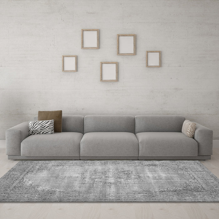 Machine Washable Persian Gray Traditional Rug in a Living Room,, wshtr3768gry