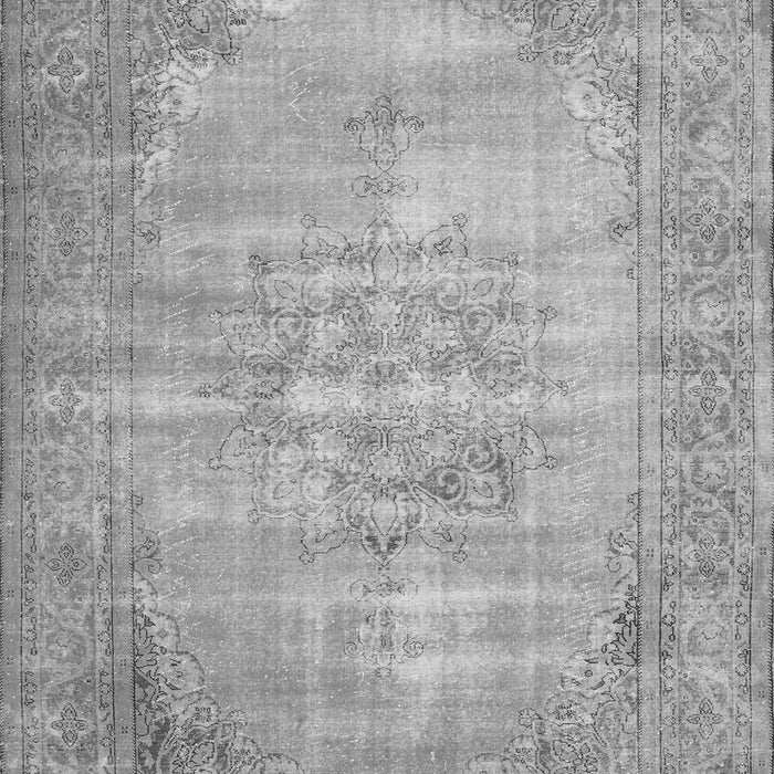 Serging Thickness of Machine Washable Persian Gray Traditional Rug, wshtr3768gry