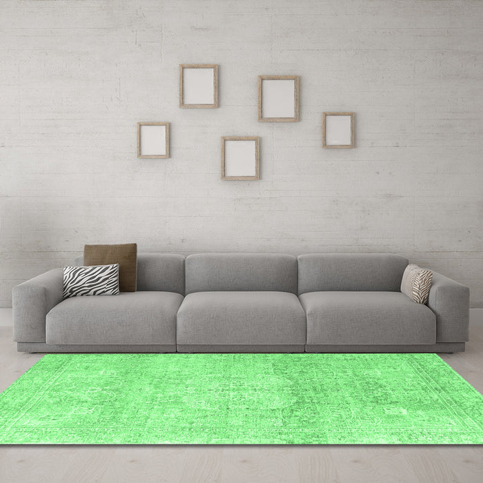 Machine Washable Persian Emerald Green Traditional Area Rugs in a Living Room,, wshtr3769emgrn