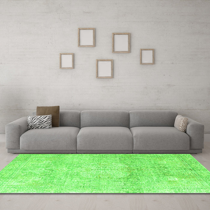 Machine Washable Persian Green Traditional Area Rugs in a Living Room,, wshtr3769grn