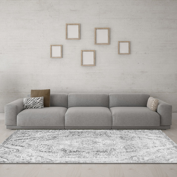 Machine Washable Persian Gray Traditional Rug in a Living Room,, wshtr3770gry