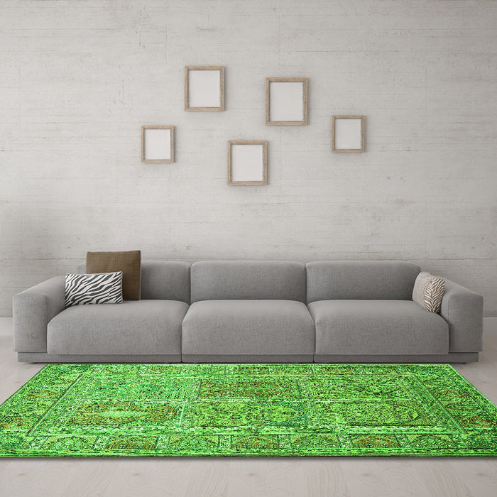 Machine Washable Persian Green Traditional Area Rugs in a Living Room,, wshtr377grn