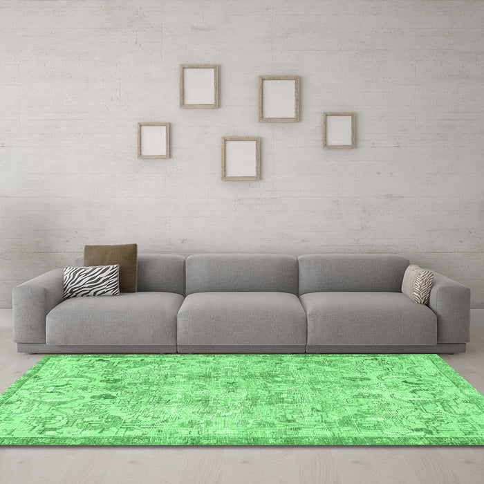 Machine Washable Persian Emerald Green Traditional Area Rugs in a Living Room,, wshtr3780emgrn