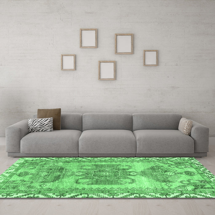 Machine Washable Persian Emerald Green Traditional Area Rugs in a Living Room,, wshtr3781emgrn