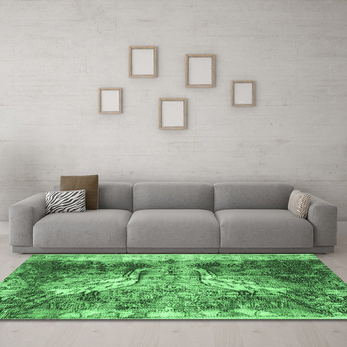 Machine Washable Persian Emerald Green Traditional Area Rugs in a Living Room,, wshtr3783emgrn