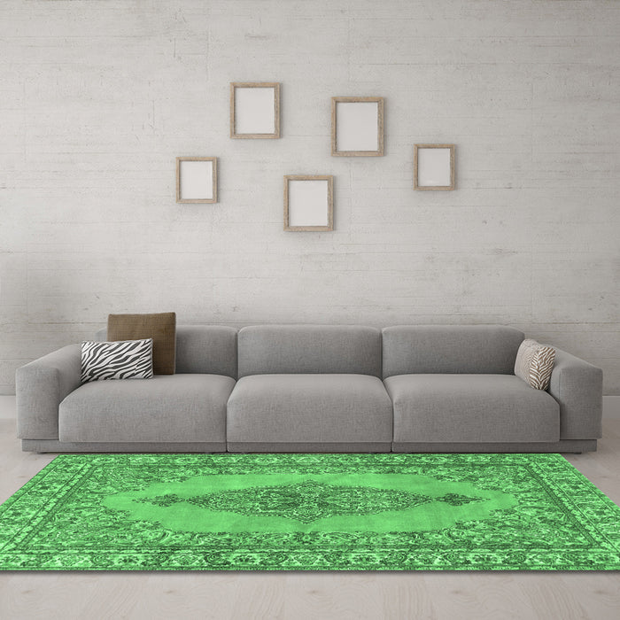 Machine Washable Persian Emerald Green Traditional Area Rugs in a Living Room,, wshtr3788emgrn