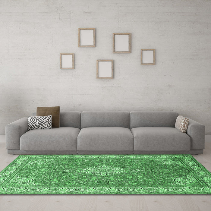 Machine Washable Medallion Emerald Green Traditional Area Rugs in a Living Room,, wshtr378emgrn
