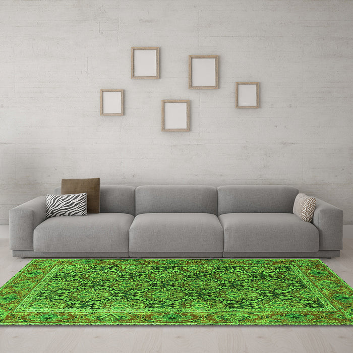 Machine Washable Persian Green Traditional Area Rugs in a Living Room,, wshtr3790grn