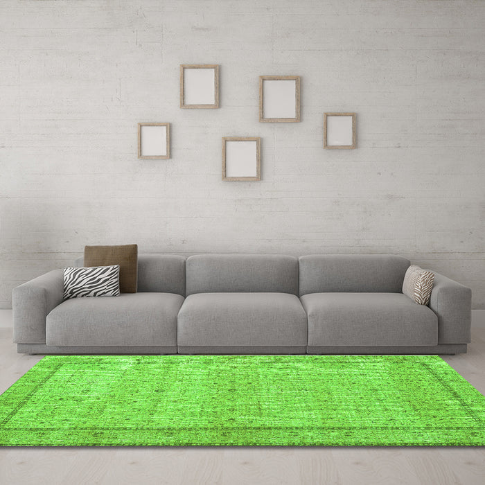 Machine Washable Persian Green Traditional Area Rugs in a Living Room,, wshtr3791grn