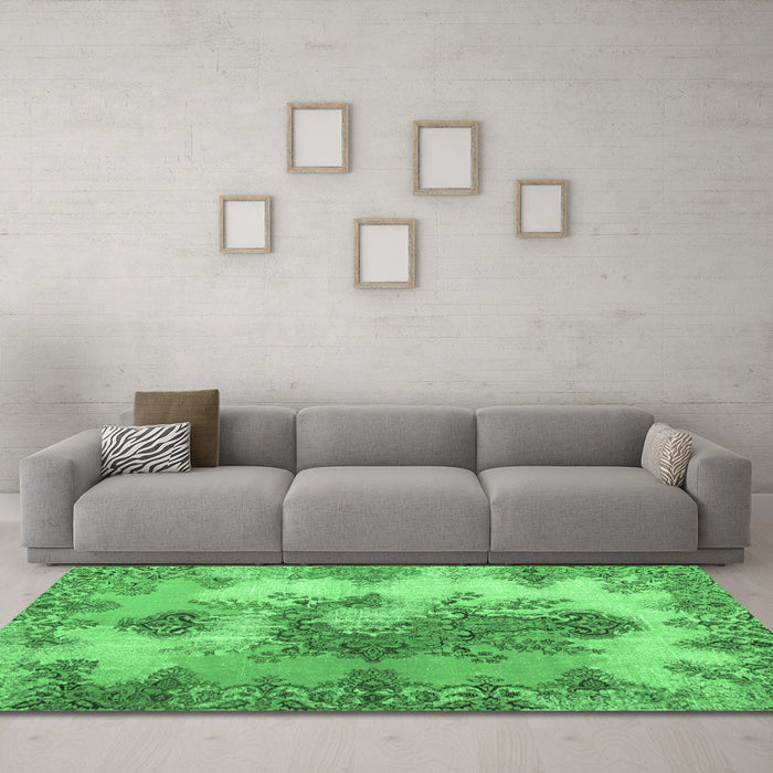 Machine Washable Medallion Emerald Green Traditional Area Rugs in a Living Room,, wshtr3793emgrn