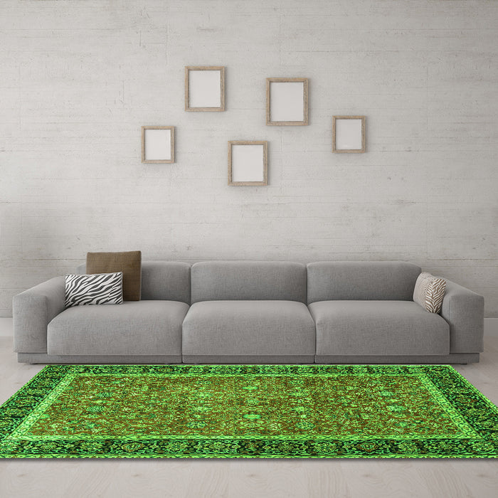 Machine Washable Persian Green Traditional Area Rugs in a Living Room,, wshtr3798grn