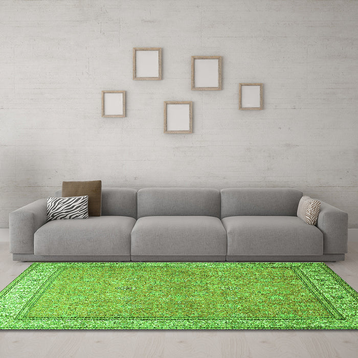 Machine Washable Persian Green Traditional Area Rugs in a Living Room,, wshtr379grn