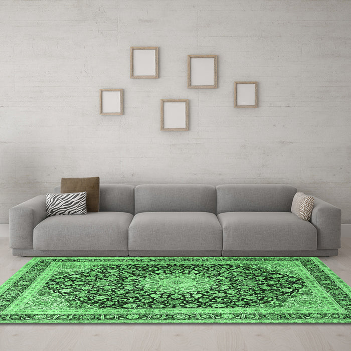 Machine Washable Persian Emerald Green Traditional Area Rugs in a Living Room,, wshtr3800emgrn