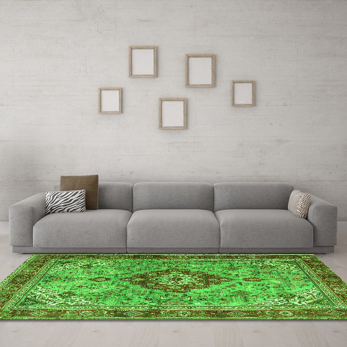 Machine Washable Persian Green Traditional Area Rugs in a Living Room,, wshtr3801grn