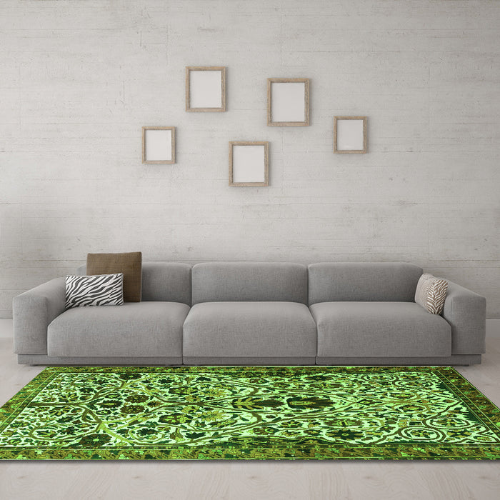 Machine Washable Persian Green Traditional Area Rugs in a Living Room,, wshtr3804grn