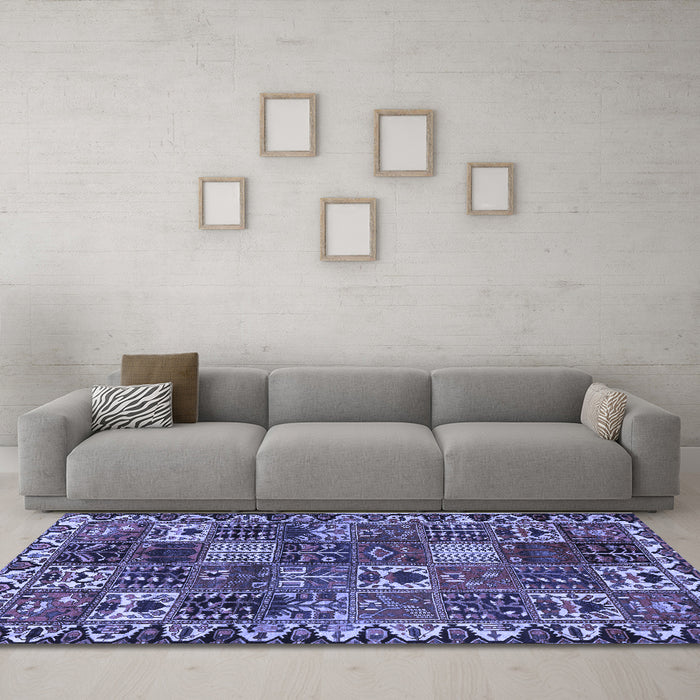 Machine Washable Persian Blue Traditional Rug in a Living Room, wshtr3807blu