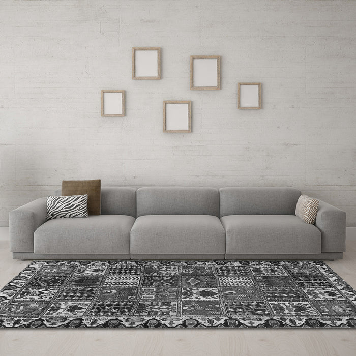 Machine Washable Persian Gray Traditional Rug in a Living Room,, wshtr3807gry