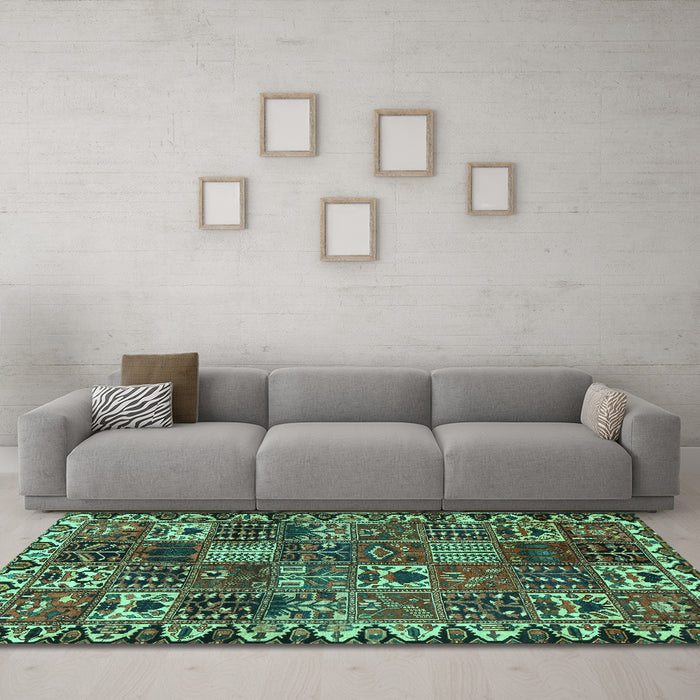 Machine Washable Persian Turquoise Traditional Area Rugs in a Living Room,, wshtr3807turq