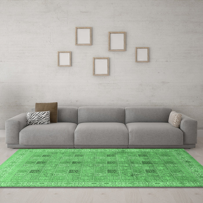 Machine Washable Persian Emerald Green Traditional Area Rugs in a Living Room,, wshtr380emgrn
