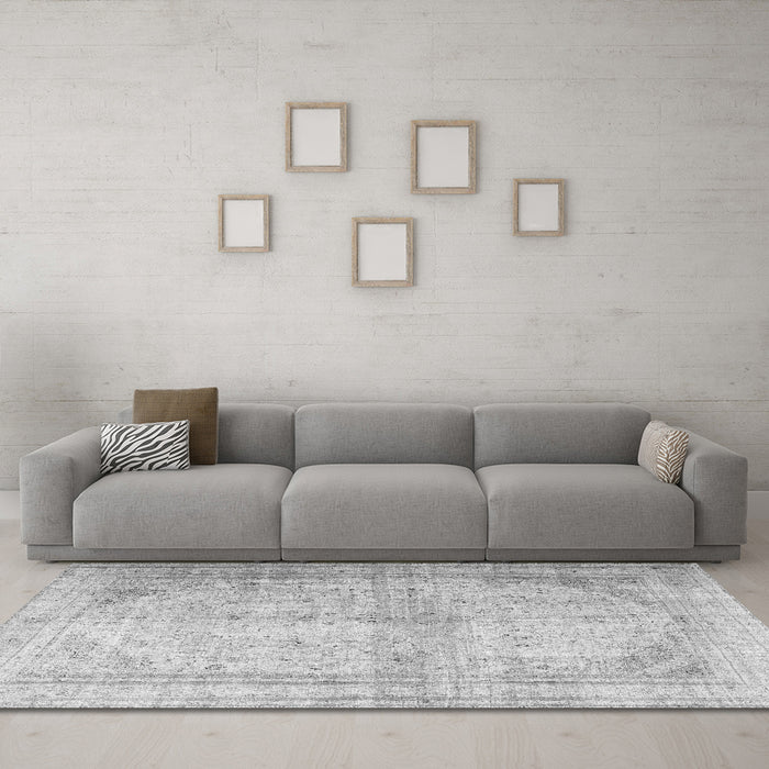 Machine Washable Persian Gray Traditional Rug in a Living Room,, wshtr3810gry