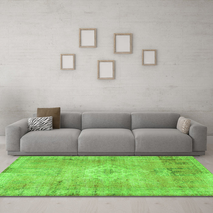 Machine Washable Persian Green Traditional Area Rugs in a Living Room,, wshtr3811grn